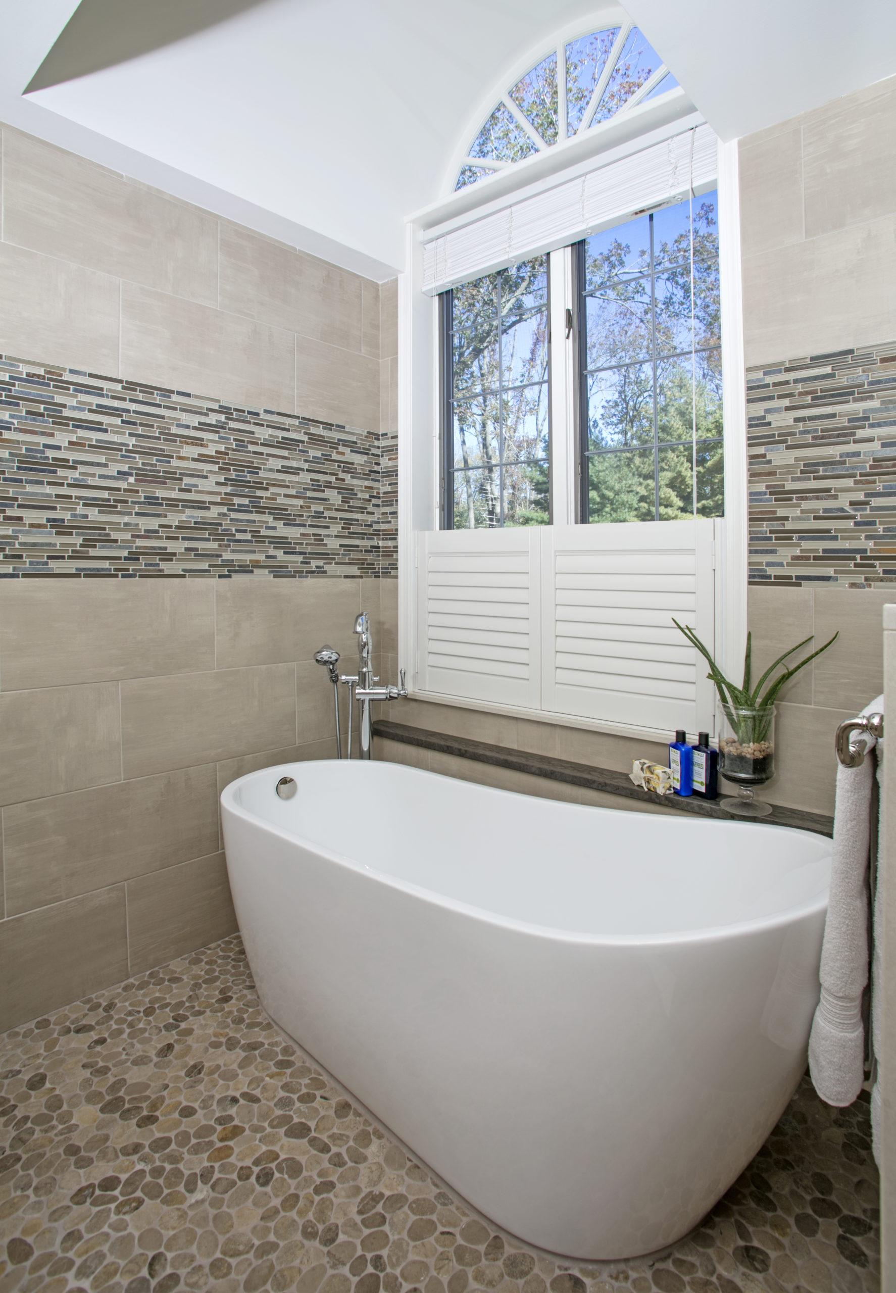 Eclectic style bathroom by hometech renovations